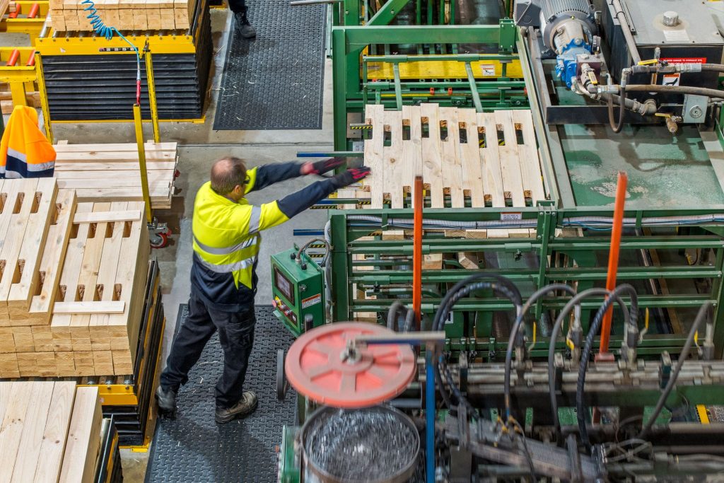 Hard at work on the Mildura factory floor, building pallets and bins for Sunraysia.